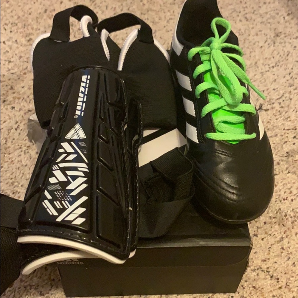 Boys soccer ⚽️ cleats and shin guards